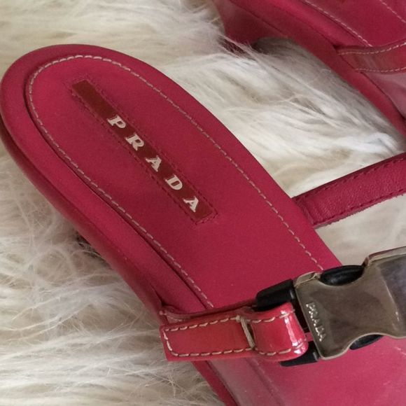 💞PRADA💞patent leather flip flops - Picture 5 of 16